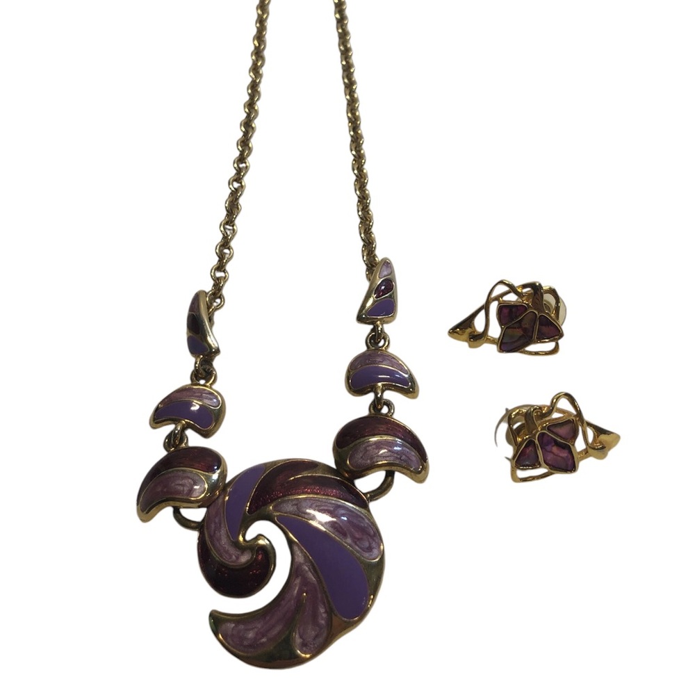 Vintage Costume Gold toned Jewellery, Purple accents , with matching earrings